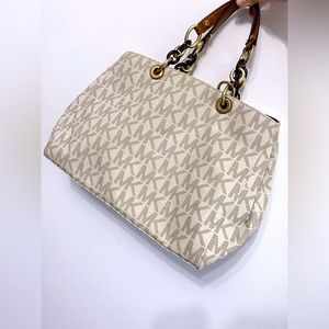 Michael Kors Bag 90% New